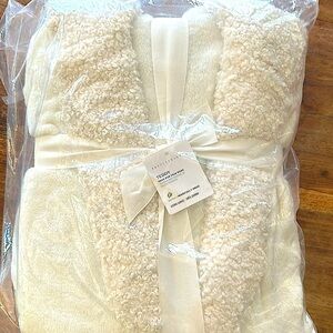 Pottery barn, Teddy faux fur trim robe